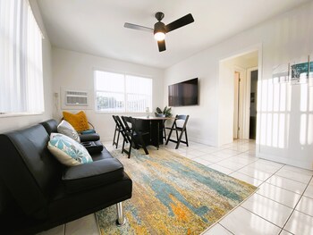 delight retreat apt 4 min walk to beach