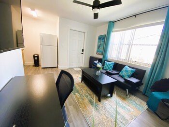 delight retreat apt 4 min walk to beach