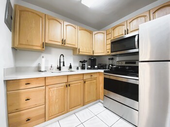 delight retreat apt 4 min walk to beach