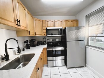 delight retreat apt 4 min walk to beach