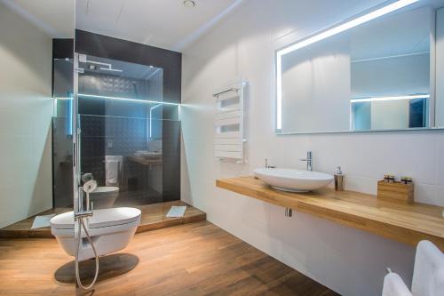 30th floor apartments in sky tower