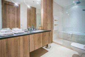 30th floor apartments in sky tower