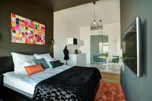 30th floor apartments in sky tower