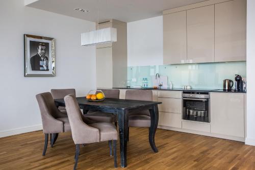 30th floor apartments in sky tower