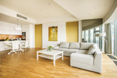 30th floor apartments in sky tower