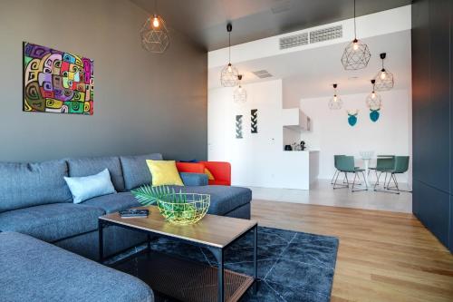 30th floor apartments in sky tower