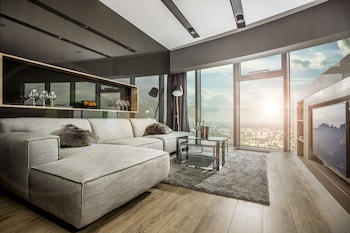 30th floor apartments in sky tower