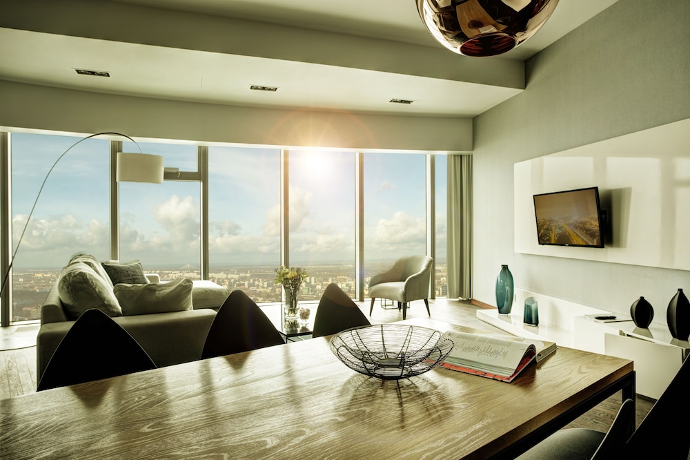 30th floor apartments in sky tower