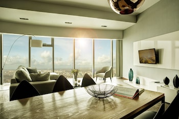 30th floor apartments in sky tower