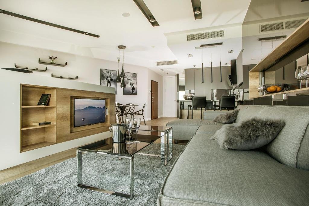 30th floor apartments in sky tower