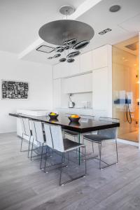 30th floor apartments in sky tower