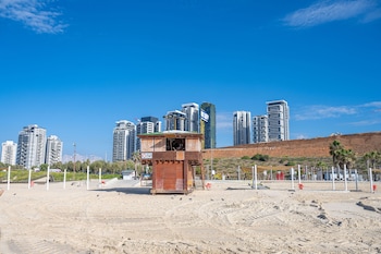 hi yam seaview apartments and suites