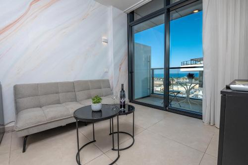 hi yam seaview apartments and suites