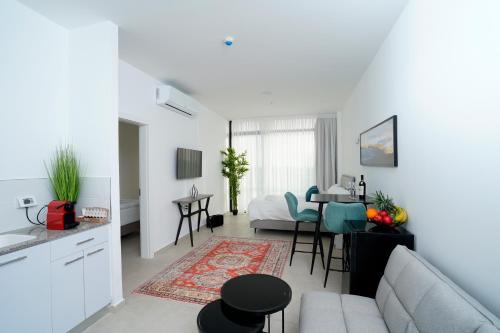 hi yam seaview apartments and suites