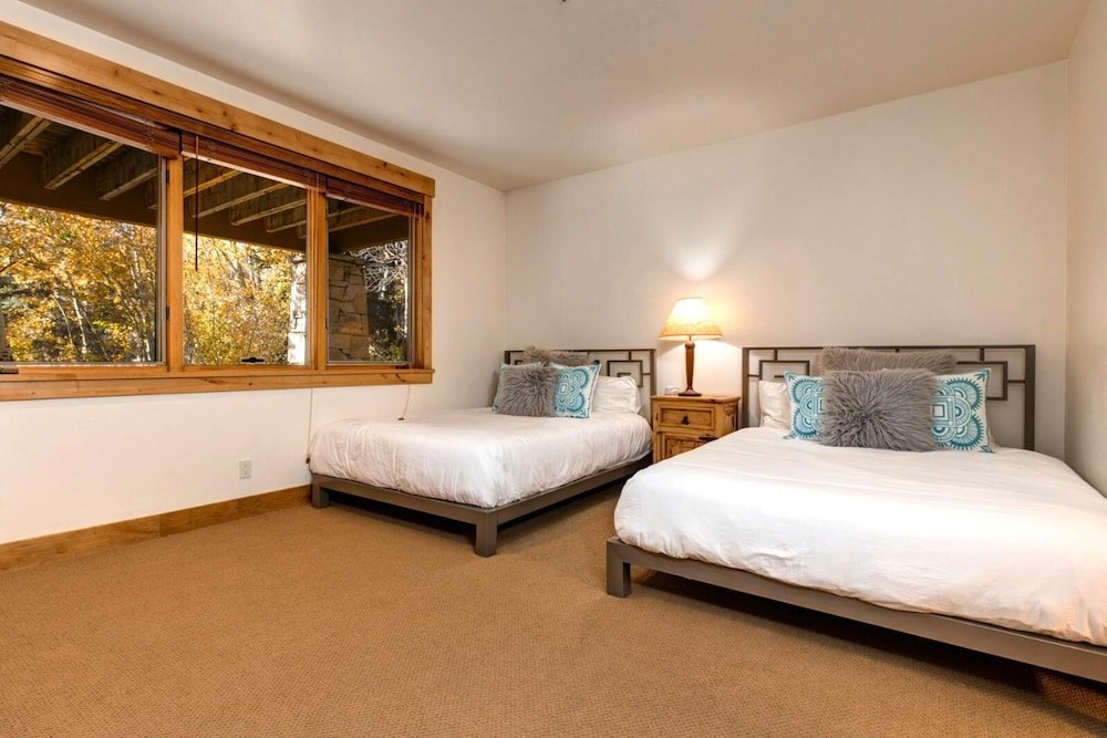 k b m resorts pge 2413 large 3bd chalet deer valley mountain views private hot tub