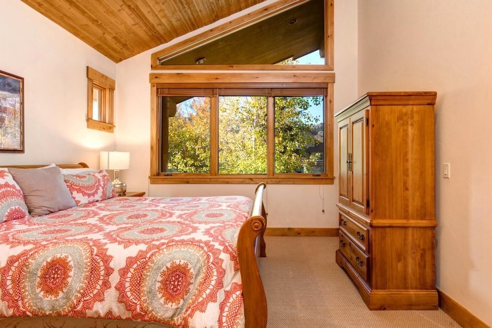 k b m resorts pge 2413 large 3bd chalet deer valley mountain views private hot tub