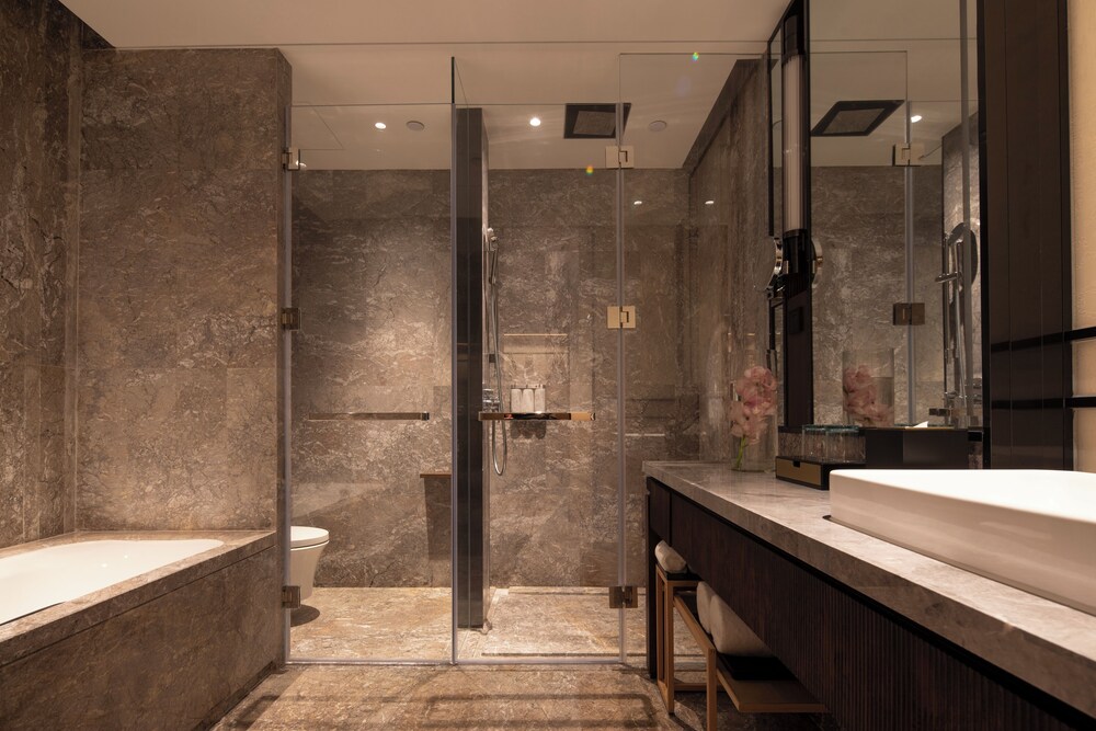 hualuxe yibin an ihg hotel