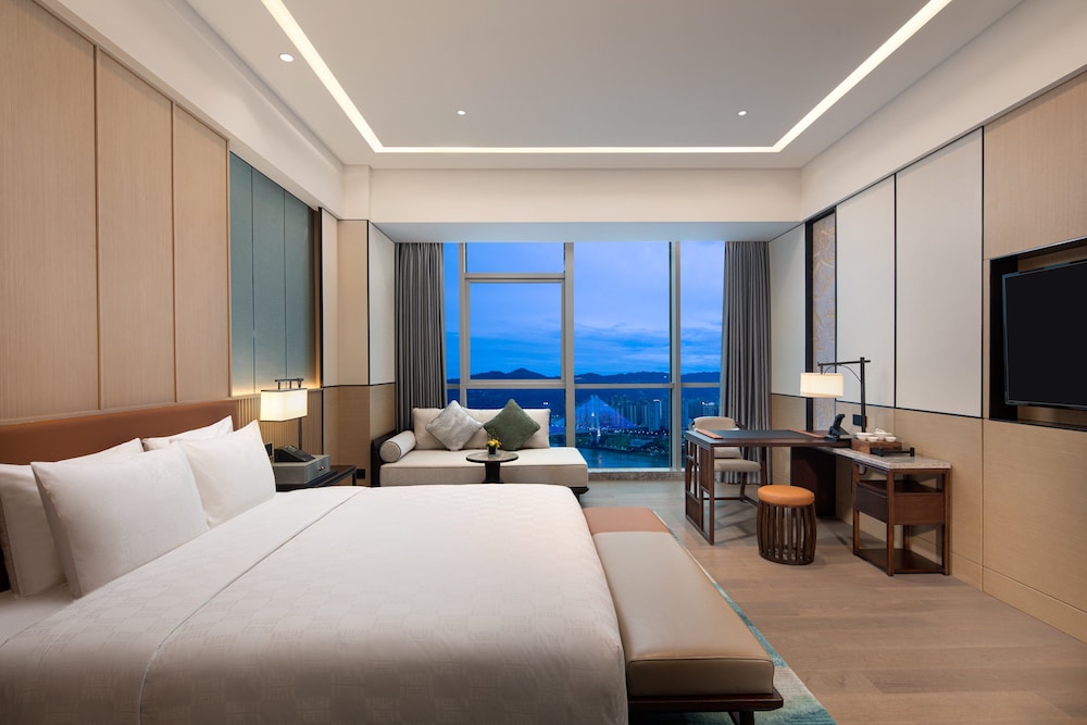hualuxe yibin an ihg hotel