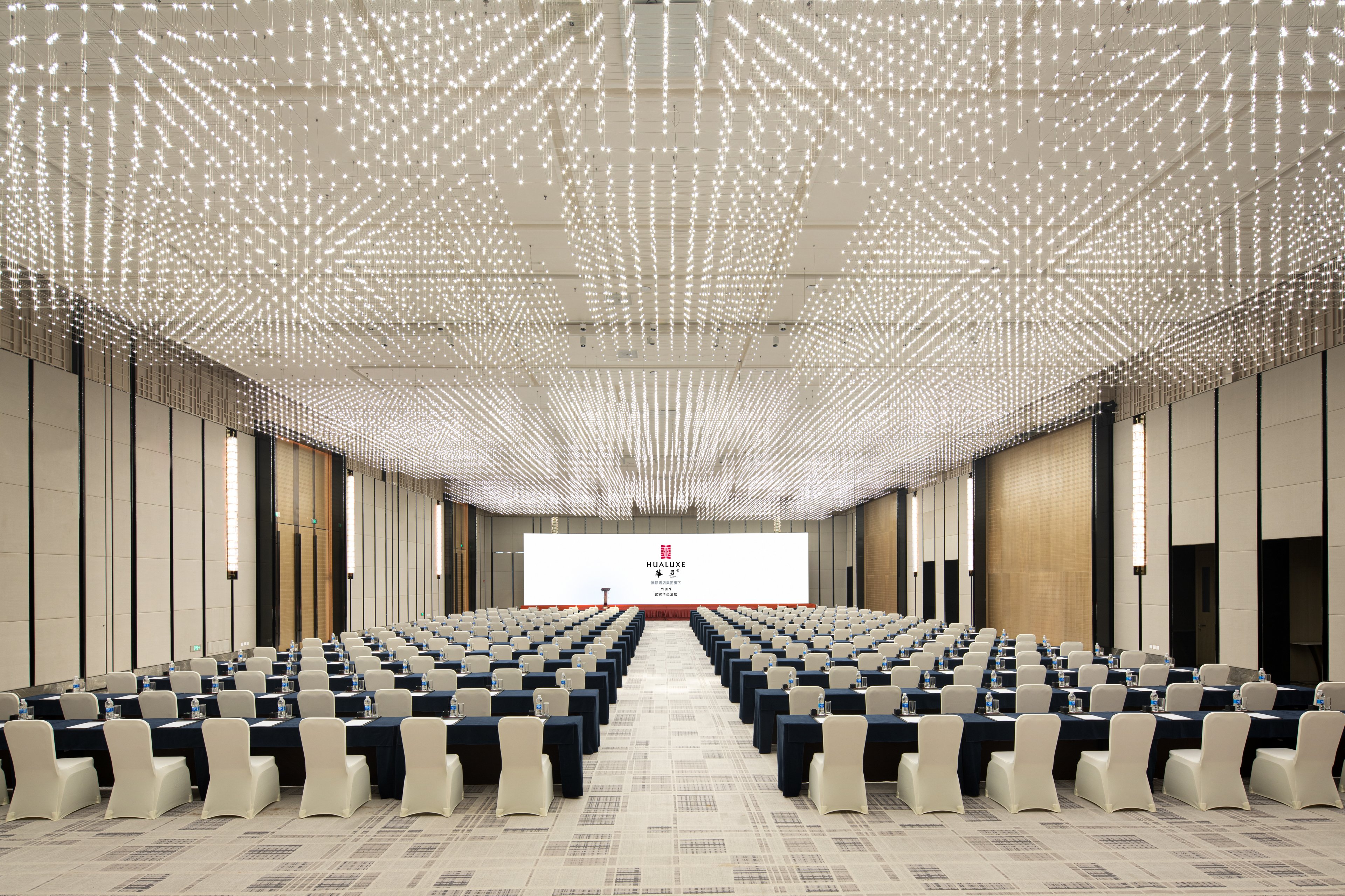 hualuxe yibin an ihg hotel