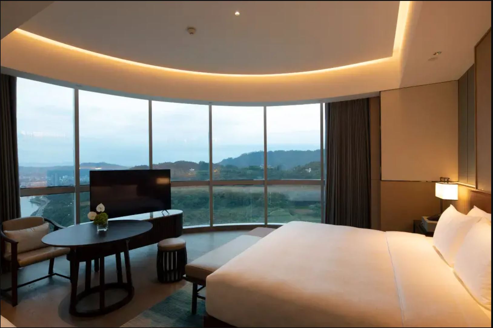 hualuxe yibin an ihg hotel