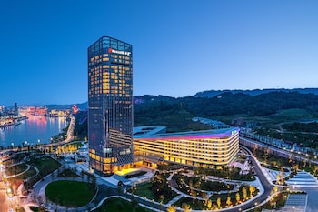 hualuxe yibin an ihg hotel
