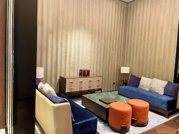 hualuxe yibin an ihg hotel