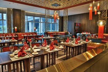 hualuxe yibin an ihg hotel