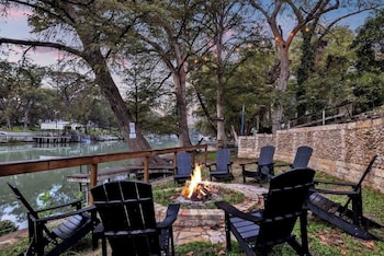 Luxury Lakefront Oasis W/Boat Dock-Firepit,,4 star