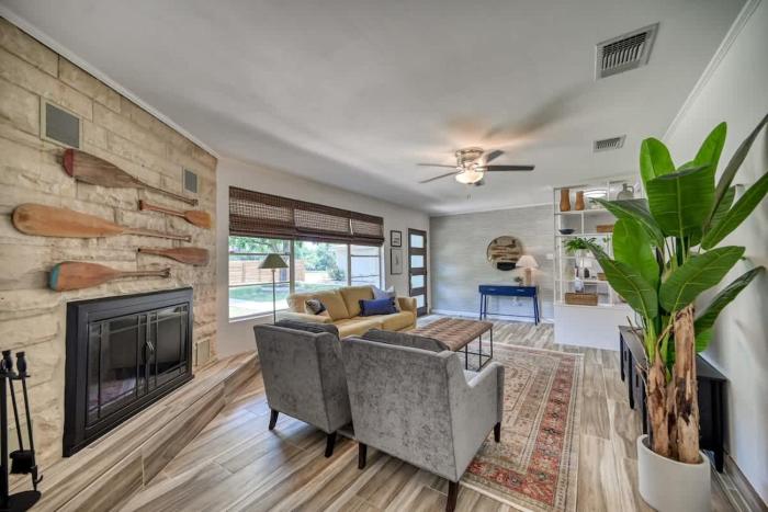 luxury lakefront oasis w boat dock firepit