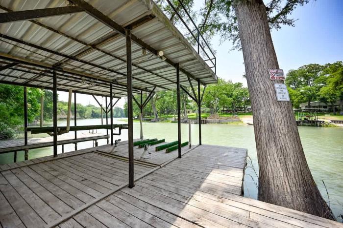 luxury lakefront oasis w boat dock firepit