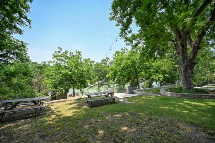 luxury lakefront oasis w boat dock firepit