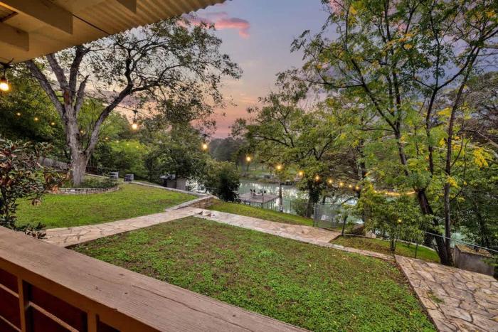 luxury lakefront oasis w boat dock firepit