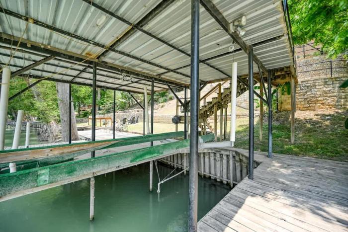 luxury lakefront oasis w boat dock firepit
