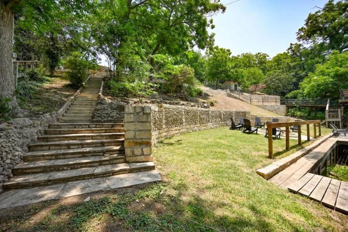luxury lakefront oasis w boat dock firepit