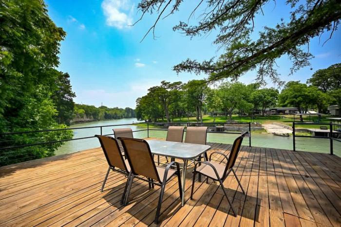 luxury lakefront oasis w boat dock firepit