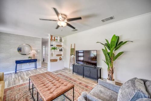 luxury lakefront oasis w boat dock firepit
