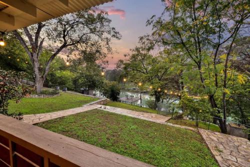 luxury lakefront oasis w boat dock firepit