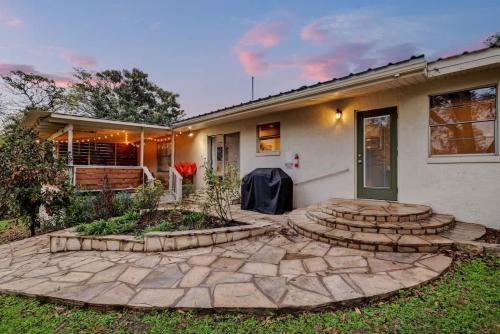 luxury lakefront oasis w boat dock firepit