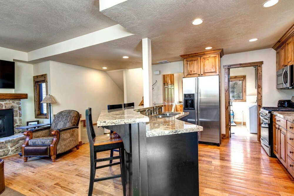 K B M Resorts- Poa-504B Centrally Located 3Bd, Walk To Main St, Shuttle, Private Hot Tub!,,4 star