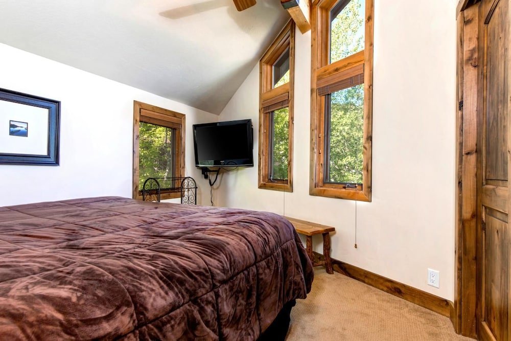 k b m resorts poa 504b centrally located 3bd walk to main st shuttle private hot tub