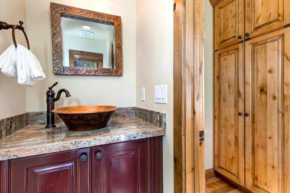 K B M Resorts- Poa-504B Centrally Located 3Bd, Walk To Main St, Shuttle, Private Hot Tub!,,4 star