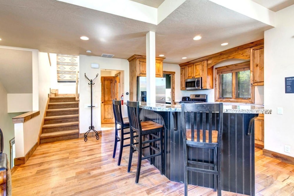 k b m resorts poa 504b centrally located 3bd walk to main st shuttle private hot tub