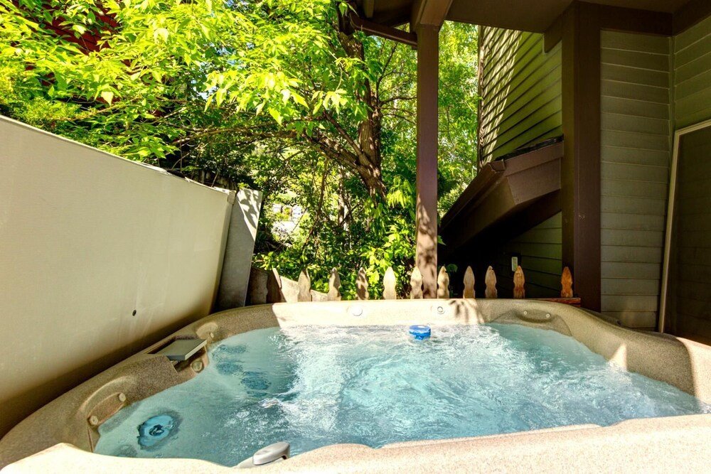 k b m resorts poa 504b centrally located 3bd walk to main st shuttle private hot tub