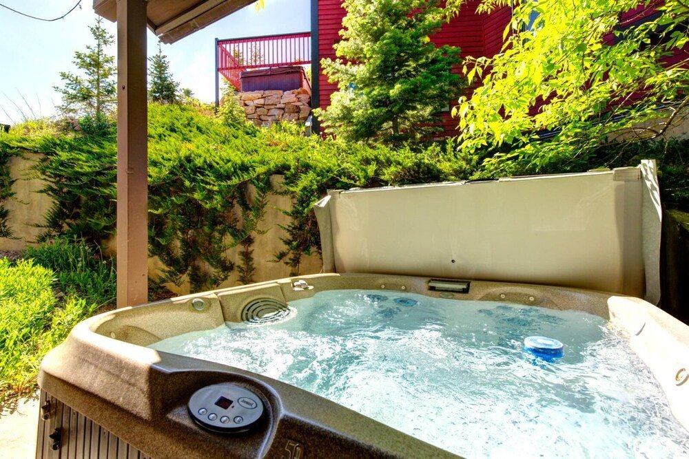 k b m resorts poa 504b centrally located 3bd walk to main st shuttle private hot tub
