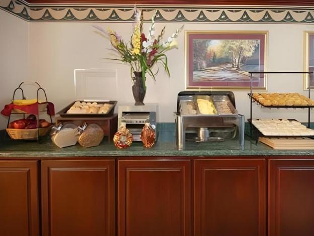 clarion inn and suites savannah midtown