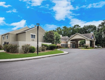 clarion inn and suites savannah midtown