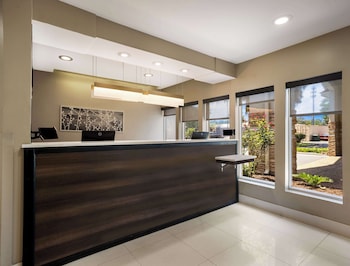 clarion inn and suites savannah midtown