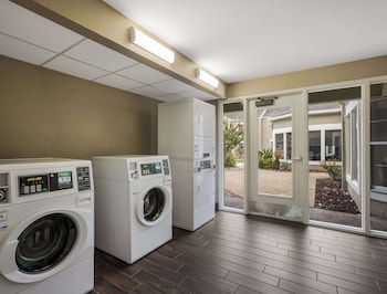 clarion inn and suites savannah midtown