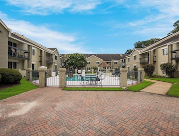 clarion inn and suites savannah midtown