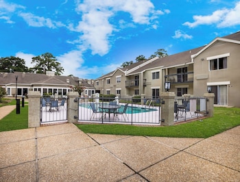 clarion inn and suites savannah midtown